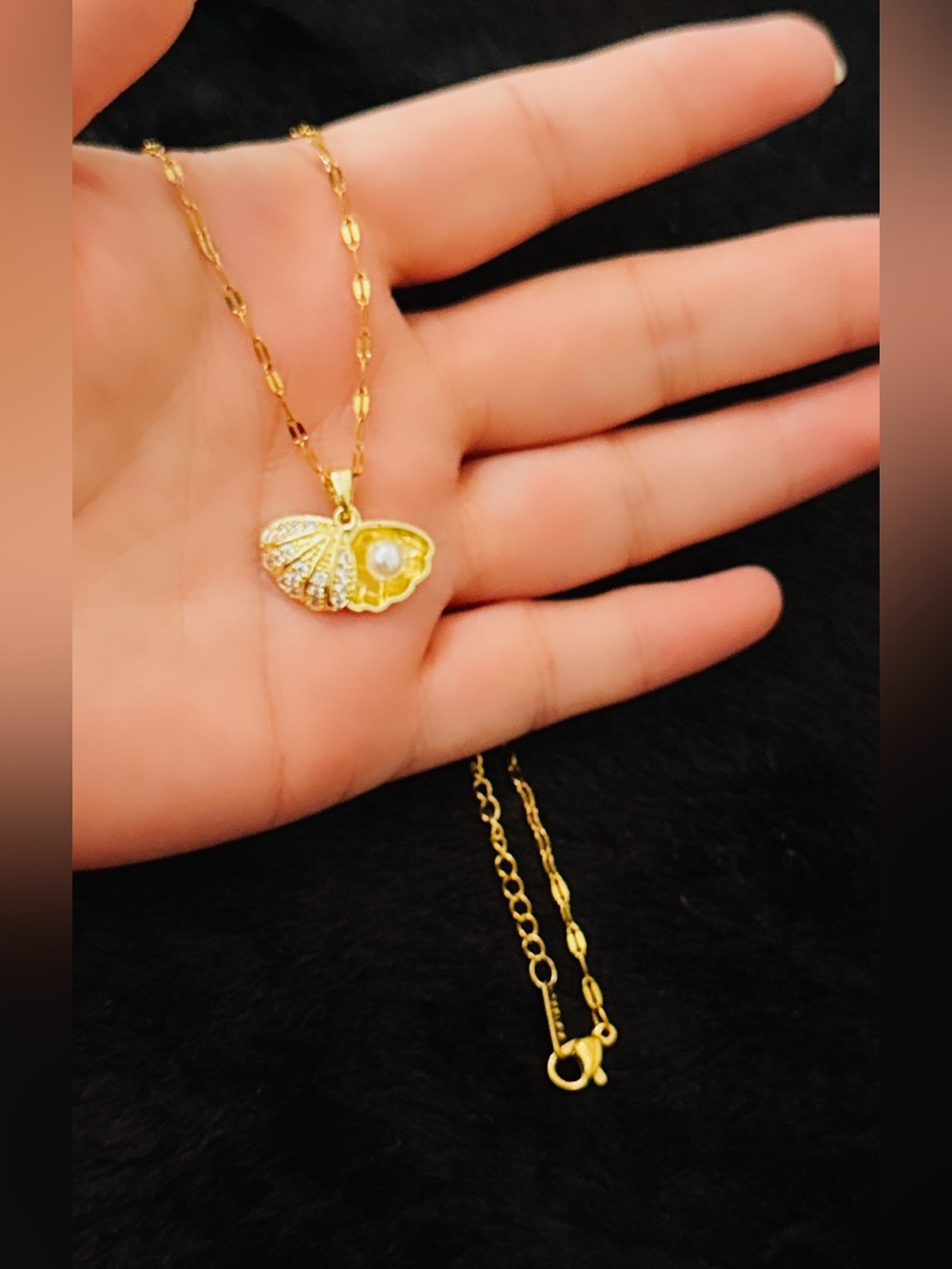 NWOT & Other Stories Gold Shell Pendant Necklace with Pearl